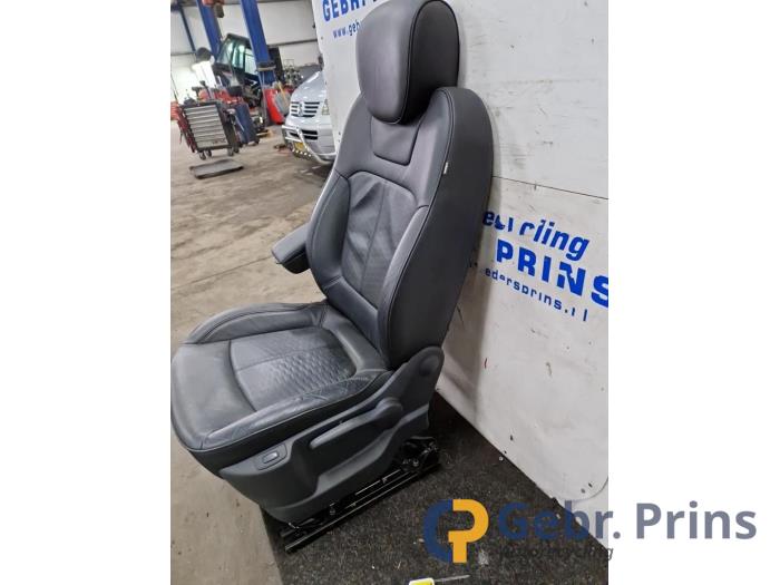 Säte, vänster från en Renault Captur (2R) 1.2 TCE 16V EDC 2018