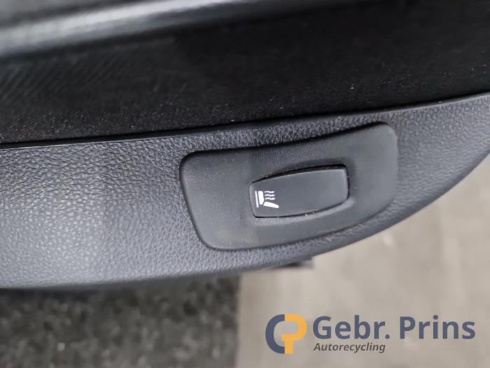 Säte, höger från en Renault Captur (2R) 1.2 TCE 16V EDC 2018