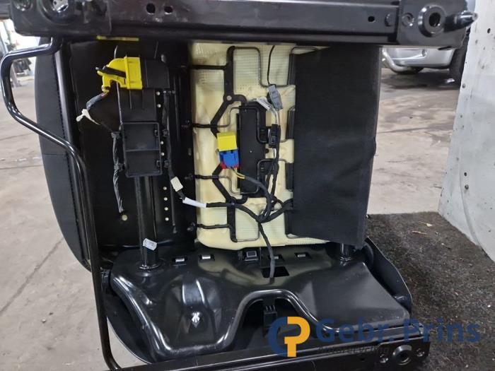 Säte, höger från en Renault Captur (2R) 1.2 TCE 16V EDC 2018