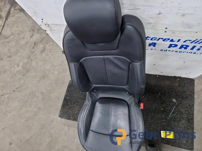 Säte, höger från en Renault Captur (2R) 1.2 TCE 16V EDC 2018