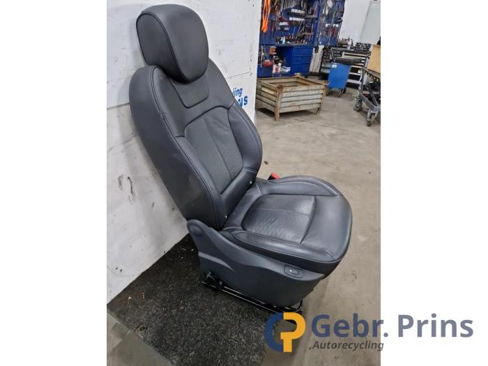 Säte, höger från en Renault Captur (2R) 1.2 TCE 16V EDC 2018