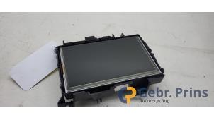 Gebruikte Navigatie Display Renault Captur (2R) 1.2 TCE 16V EDC Prijs € 200,00 Margeregeling aangeboden door Autorec. Gebr. Prins b.v.