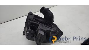 Używane Obudowa filtra powietrza Renault Captur (2R) 1.2 TCE 16V EDC Cena € 35,00 Procedura marży oferowane przez Autorec. Gebr. Prins b.v.