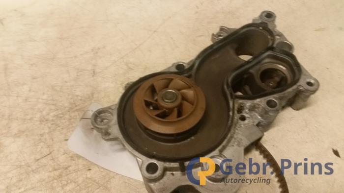 Waterpomp van een Volkswagen Up! (121) 1.0 12V 60 2012