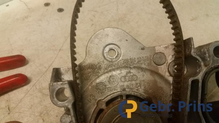 Waterpomp van een Volkswagen Up! (121) 1.0 12V 60 2012