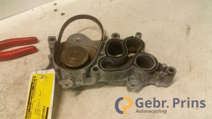 Waterpomp van een Volkswagen Up! (121) 1.0 12V 60 2012