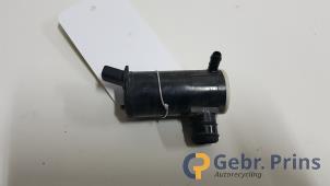 Gebruikte Ruitensproeierpomp achter Hyundai IX35 Prijs € 10,00 Margeregeling aangeboden door Autorec. Gebr. Prins b.v.