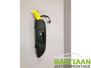 Gebruikte Portiergreep 4Deurs links-voor Ford Fiesta 6 (JA8) 1.6 16V PowerShift Prijs € 17,00 Margeregeling aangeboden door Bastiaan Autodemontage