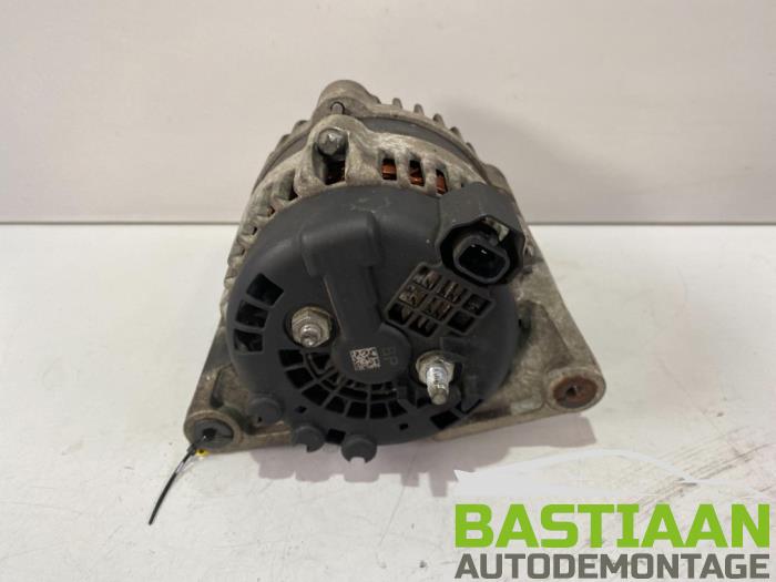 Dynamo från en Opel Astra J (PC6/PD6/PE6/PF6) 1.4 Turbo 16V 2010