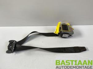 Begagnade Främre säkerhetsbälte, vänster Volkswagen Golf V (1K1) 1.6 FSI 16V Pris € 39,99 Marginaltabell erbjuds av Bastiaan Autodemontage
