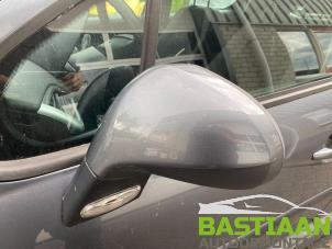 Begagnade Skärmspegel, vänster Peugeot 207/207+ (WA/WC/WM) 1.4 16V VTi Pris € 27,90 Marginaltabell erbjuds av Bastiaan Autodemontage