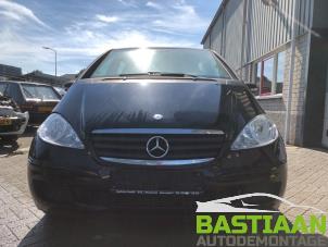 Gebruikte Voorbumper Mercedes A (W169) 2.0 A-180 CDI 16V Prijs € 166,00 Margeregeling aangeboden door Bastiaan Autodemontage