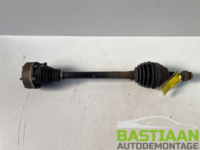 Drivaxel, vänster fram från en Volkswagen Golf V (1K1) 1.6 FSI 16V 2007