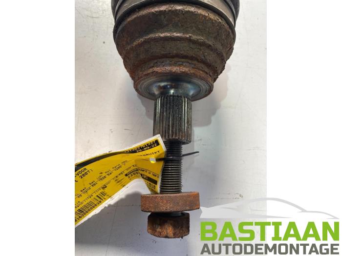 Drivaxel, vänster fram från en Volkswagen Golf V (1K1) 1.6 FSI 16V 2007