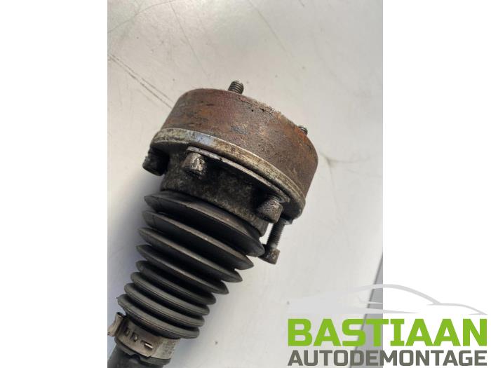 Drivaxel, vänster fram från en Volkswagen Golf V (1K1) 1.6 FSI 16V 2007