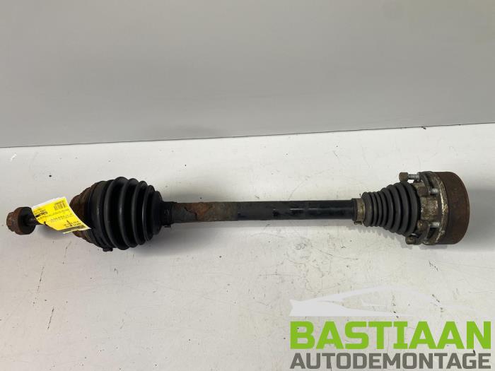 Drivaxel, vänster fram från en Volkswagen Golf V (1K1) 1.6 FSI 16V 2007