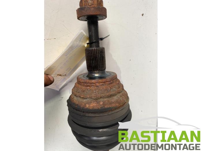 Drivaxel, vänster fram från en Volkswagen Golf V (1K1) 1.6 FSI 16V 2007