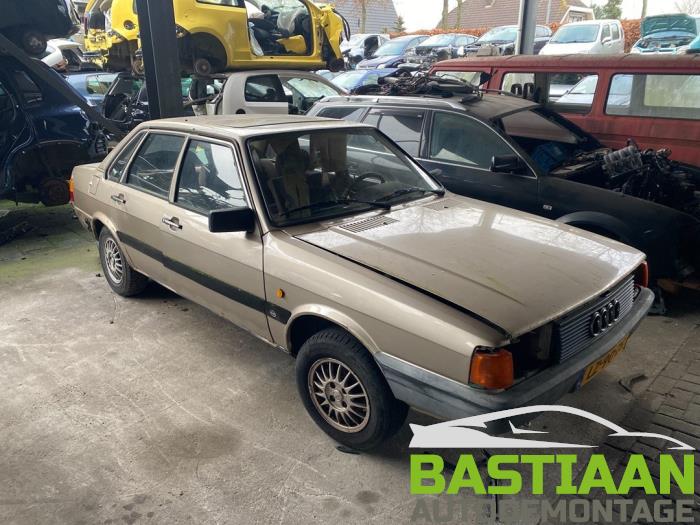 Motor från en Audi 80 (B2) 1.6 CC 1985