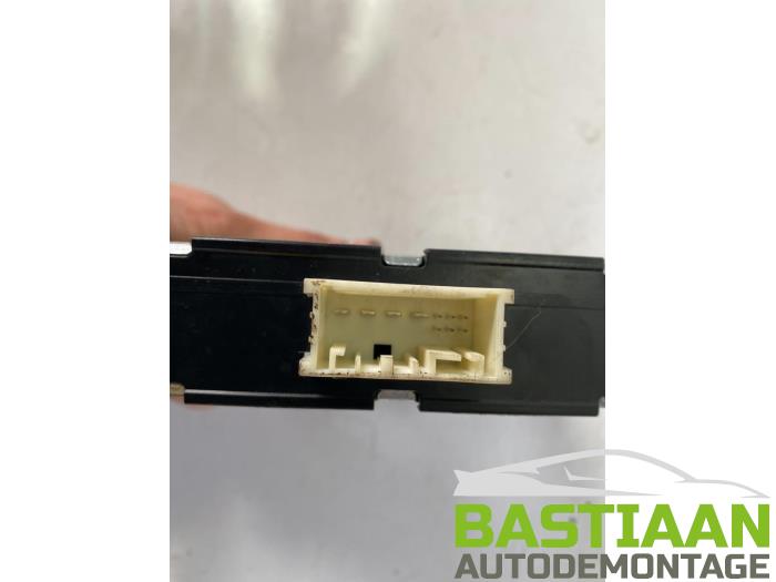 Spänningsregulator från en Volkswagen Golf VI (5K1) 1.4 16V 2011