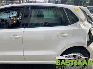 Używane Drzwi lewe tylne wersja 4-drzwiowa Volkswagen Polo V (6R) 1.2 TDI 12V BlueMotion Cena € 199,99 Procedura marży oferowane przez Bastiaan Autodemontage