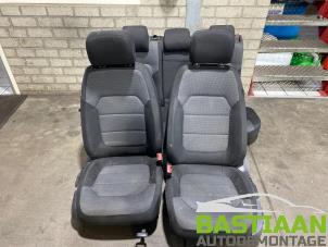 Używane Zestaw powlok (kompletny) Volkswagen Passat Variant (365) 1.6 TDI 16V Bluemotion Cena € 291,00 Procedura marży oferowane przez Bastiaan Autodemontage