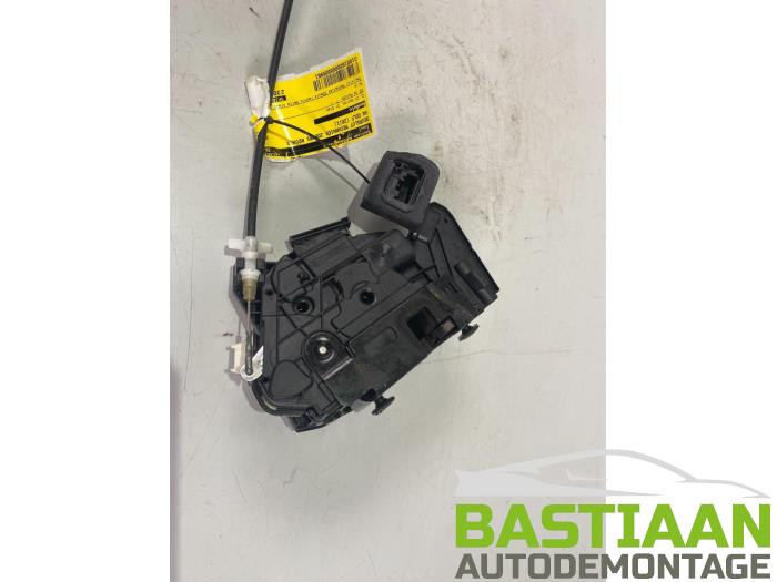 Dörrlåsmekanism, 2-dörrars, höger från en Volkswagen Golf VI (5K1) 1.4 16V 2011