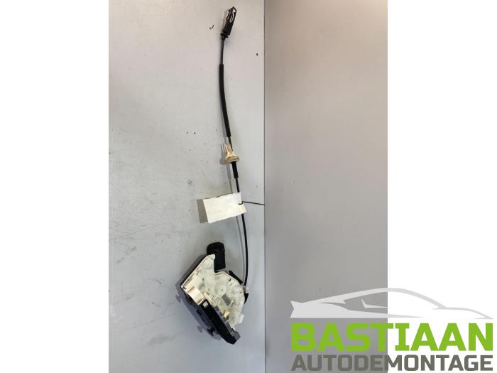 Dörrlåsmekanism, 2-dörrars, höger från en Volkswagen Golf VI (5K1) 1.4 16V 2011