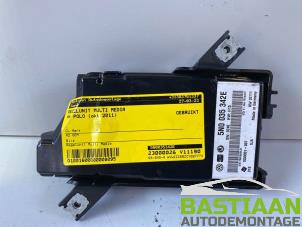 Begagnade Kontrollenhet, multimedia Volkswagen Polo V (6R) 1.2 TDI 12V BlueMotion Pris € 28,00 Marginaltabell erbjuds av Bastiaan Autodemontage