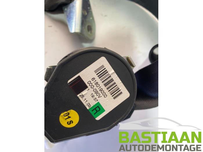Bakre säkerhetsbälte, höger från en Volkswagen Golf VI (5K1) 1.4 16V 2011