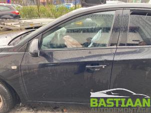 Używane Drzwi lewe przednie wersja 4-drzwiowa Chevrolet Cruze (305) 1.7 D Cena € 166,00 Procedura marży oferowane przez Bastiaan Autodemontage