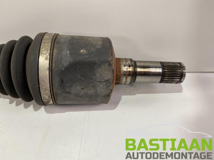 Drivaxel, vänster fram från en Chevrolet Captiva (C100) 2.4 16V 4x2 2007