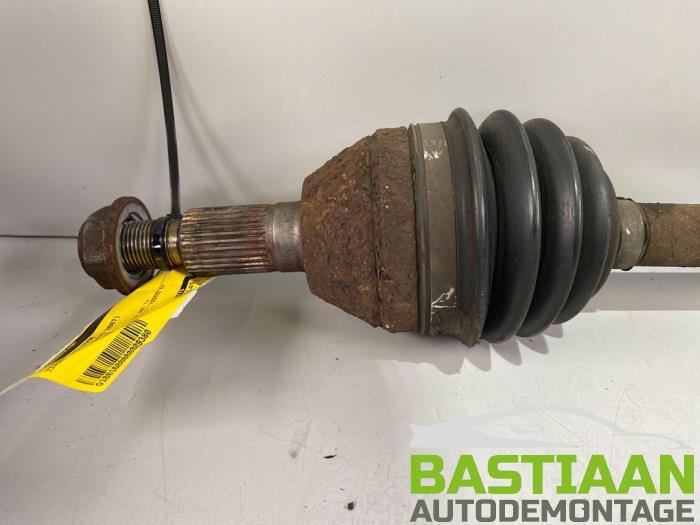 Drivaxel, vänster fram från en Chevrolet Captiva (C100) 2.4 16V 4x2 2007