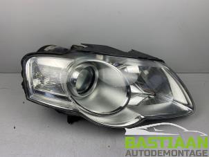 Używane Reflektor prawy Volkswagen Passat Variant (3C5) 1.9 TDI Cena € 49,99 Procedura marży oferowane przez Bastiaan Autodemontage