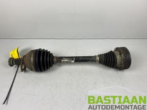 Begagnade Drivaxel, vänster fram Volkswagen Polo V (6R) 1.2 TDI 12V BlueMotion Pris € 34,99 Marginaltabell erbjuds av Bastiaan Autodemontage