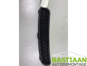 Gebruikte Grille Mini Mini Cooper S (R53) 1.6 16V Prijs € 24,99 Margeregeling aangeboden door Bastiaan Autodemontage