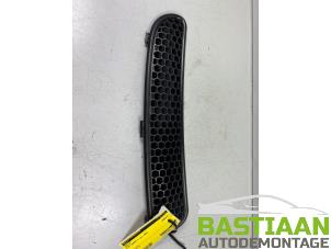 Gebruikte Grille Mini Mini Cooper S (R53) 1.6 16V Prijs € 24,99 Margeregeling aangeboden door Bastiaan Autodemontage