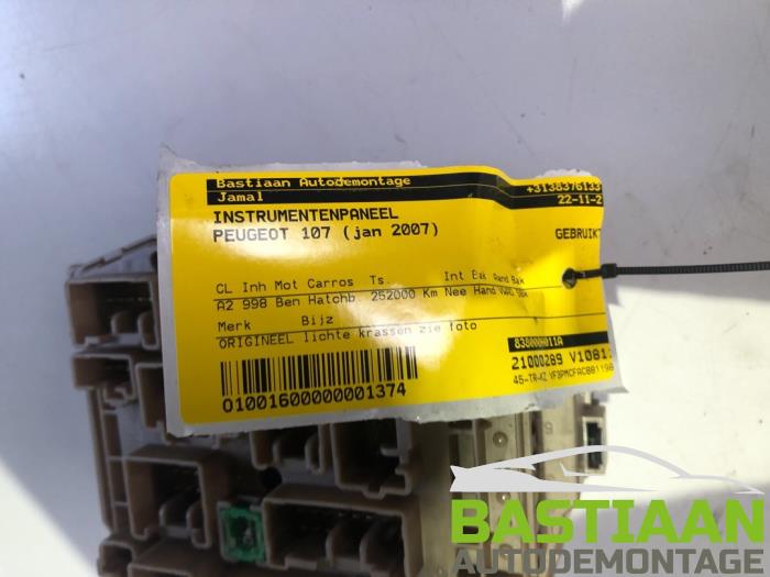 Instrumentpanel från en Peugeot 107 1.0 12V 2007