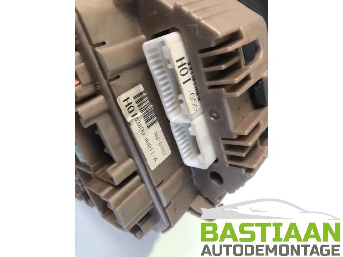 Instrumentpanel från en Peugeot 107 1.0 12V 2007