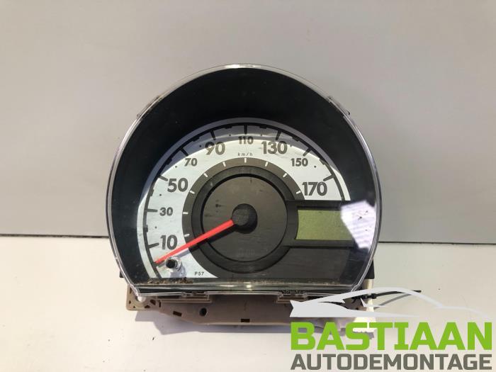 Instrumentpanel från en Peugeot 107 1.0 12V 2007