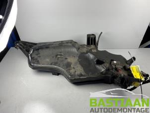 Gebruikte Adblue tank Volkswagen Golf Sportsvan (AUVS) 1.6 TDI BMT 16V Prijs € 149,98 Margeregeling aangeboden door Bastiaan Autodemontage