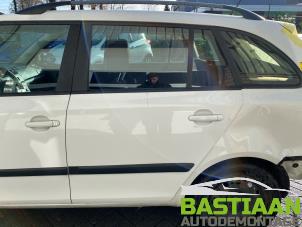 Begagnade Bakdörr, 4-dörrars, vänster Skoda Fabia II Combi 1.2 TSI Pris € 124,99 Marginaltabell erbjuds av Bastiaan Autodemontage