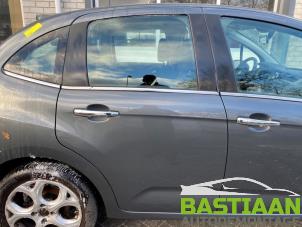 Używane Dodatkowa szyba prawa tylna wersja 4-drzwiowa Citroen C3 (SC) 1.6 HDi 92 Cena na żądanie oferowane przez Bastiaan Autodemontage