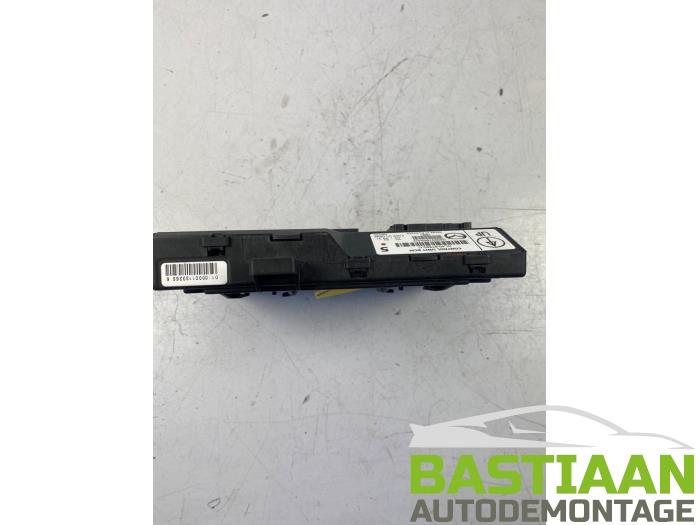 Dator , karosskontroll (BCM) från en Mazda 2 (DE) 1.3 16V S-VT 2010