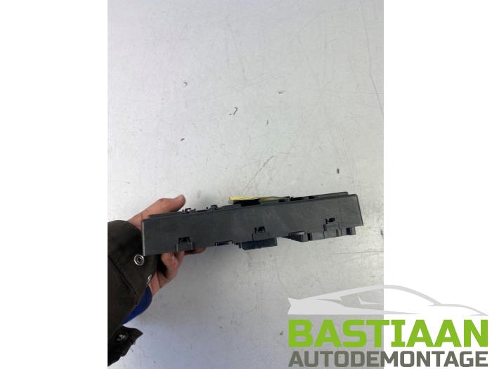 Dator , karosskontroll (BCM) från en Mazda 2 (DE) 1.3 16V S-VT 2010