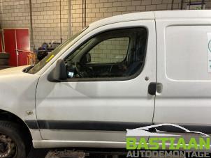 Gebruikte Portier 2Deurs links Peugeot Partner 1.6 HDI 75 Prijs € 124,99 Margeregeling aangeboden door Bastiaan Autodemontage