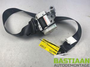 Begagnade Främre säkerhetsbälte, höger Suzuki Alto 1.0 12V Pris € 49,99 Marginaltabell erbjuds av Bastiaan Autodemontage