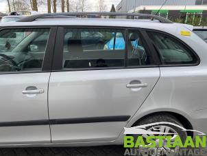 Begagnade Bakdörr, 4-dörrars, vänster Skoda Fabia II Combi 1.2i 12V Pris € 149,90 Marginaltabell erbjuds av Bastiaan Autodemontage
