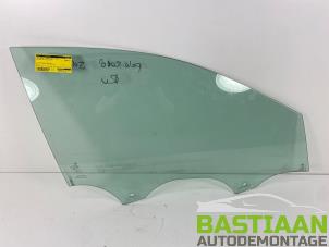 Używane Szyba drzwi prawych przednich wersja 4-drzwiowa Volkswagen Polo VI (AW1) 1.0 TSI 12V Cena € 49,99 Procedura marży oferowane przez Bastiaan Autodemontage