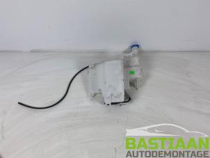 Używane Zbiornik spryskiwacza przód Toyota Aygo (B40) 1.0 12V VVT-i Cena € 49,99 Procedura marży oferowane przez Bastiaan Autodemontage