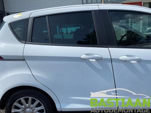 Używane Drzwi prawe tylne wersja 4-drzwiowa Ford B-Max (JK8) 1.0 EcoBoost 12V 100 Cena € 199,99 Procedura marży oferowane przez Bastiaan Autodemontage